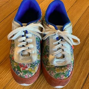 Mini Boden Flower Print Sneakers
